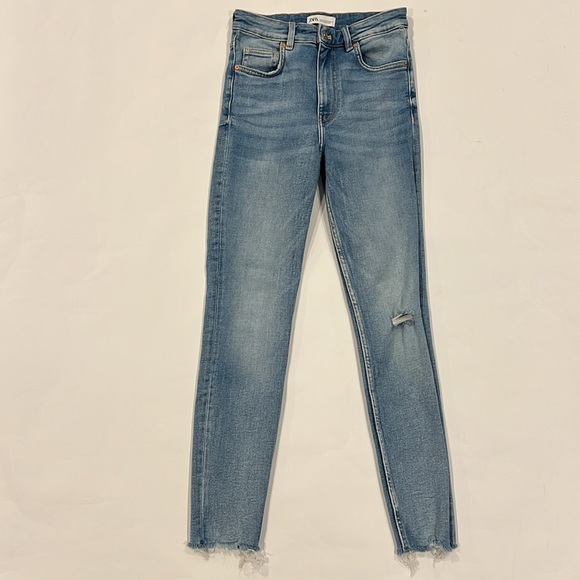 Zara ripped high-waisted skinny jeans size 4 - Picture 3 of 4